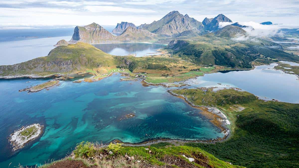Turquoise shallows and green peaks seen from Offersøykammen